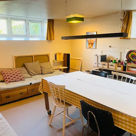 Apartment Charmerende Kaelderlejlighed I Copenhagen