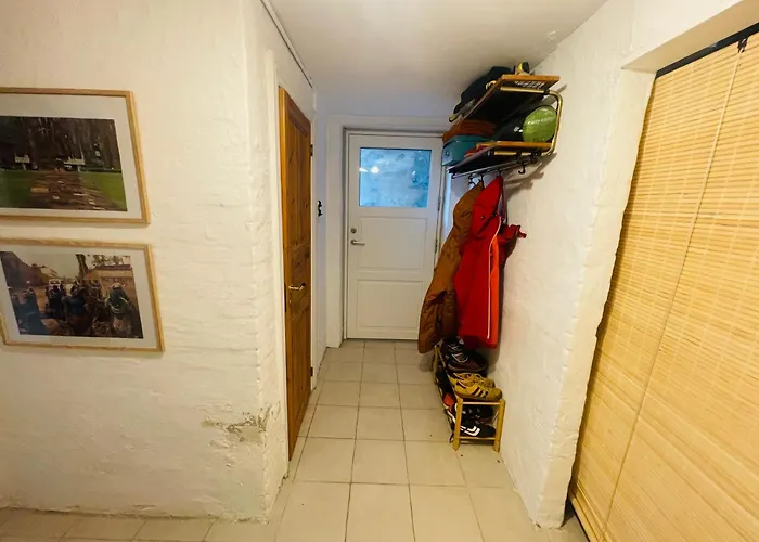 Charmerende Kaelderlejlighed I Apartament